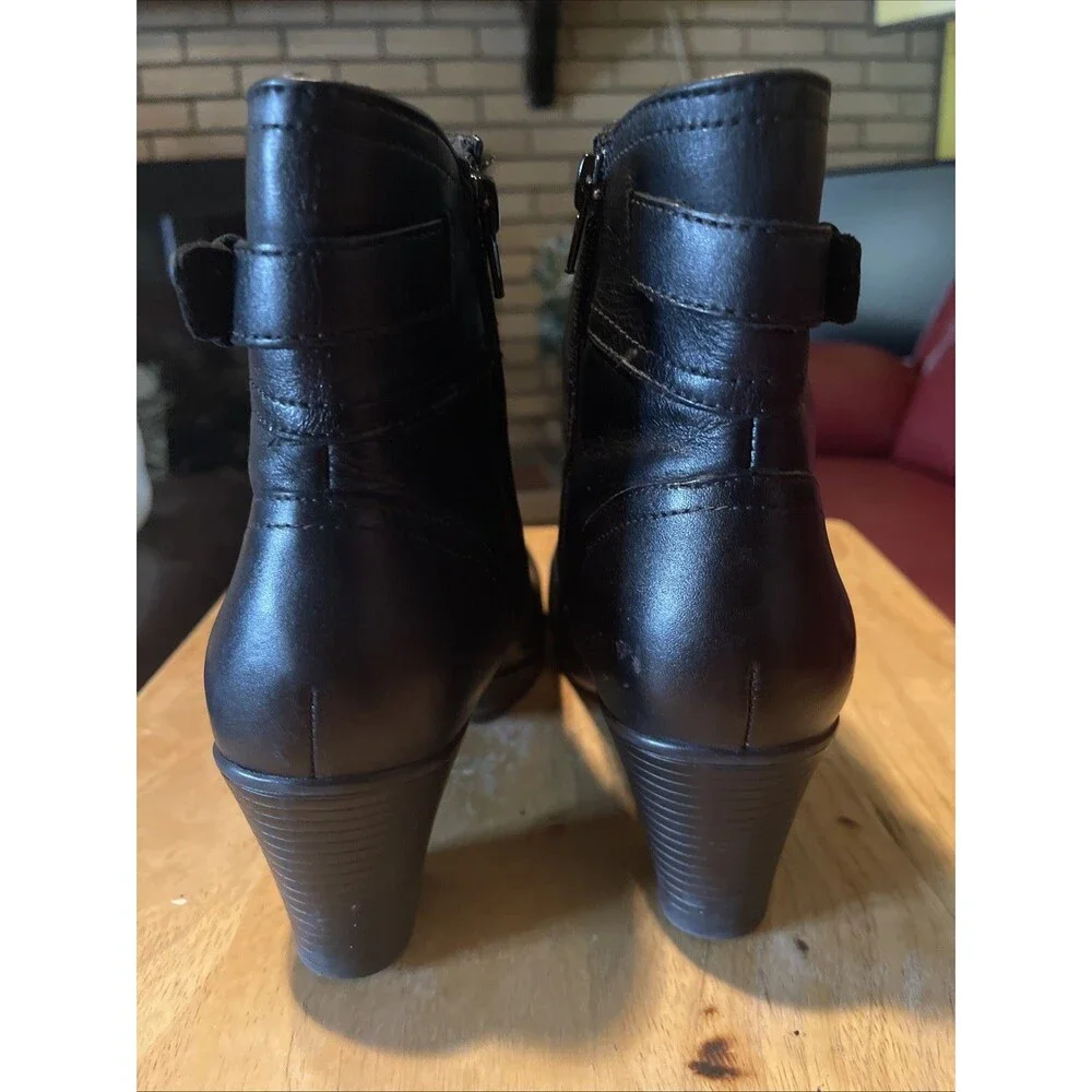 Clarks Artisan Ankle Boots Black Leather Boots Round Toe Zip Block Heel Size 8.5